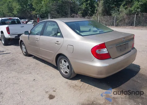 2002 Toyota Camry Le V6 z USA, uszkodzony, nr VIN 4T1BF32K02U009876